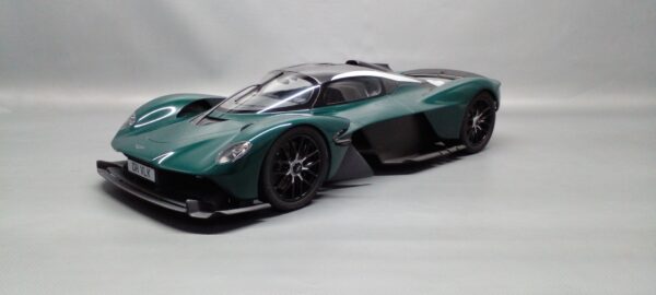 Aston Martin Valkyrie - Image 9