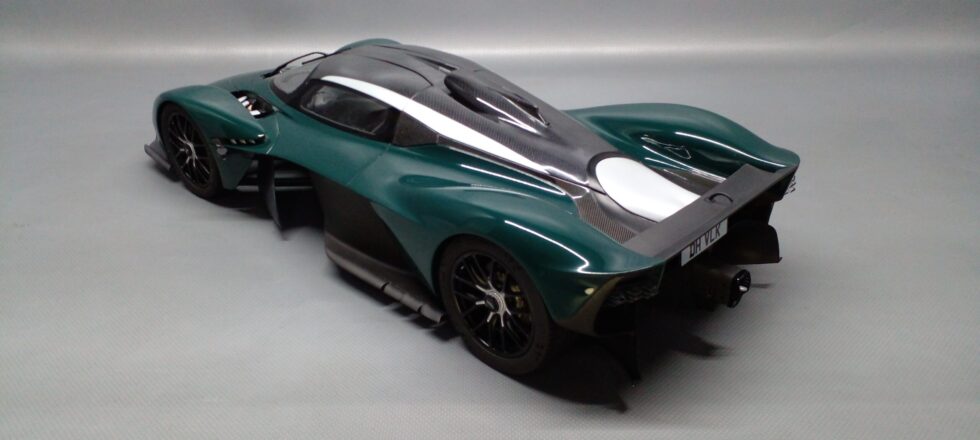 Aston Martin Valkyrie - Image 13