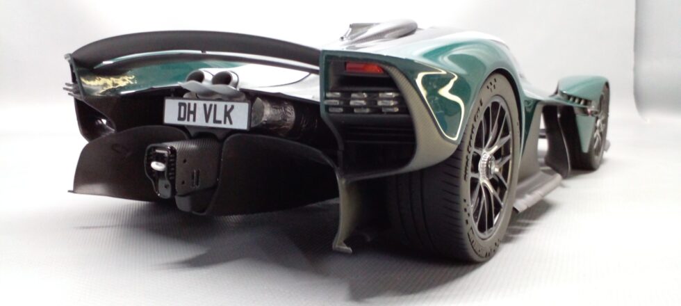 Aston Martin Valkyrie - Image 5