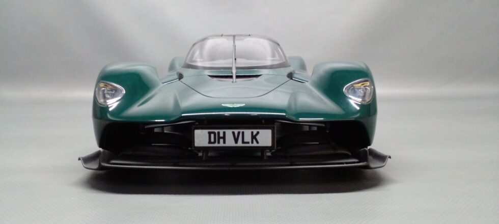 Aston Martin Valkyrie - Image 18