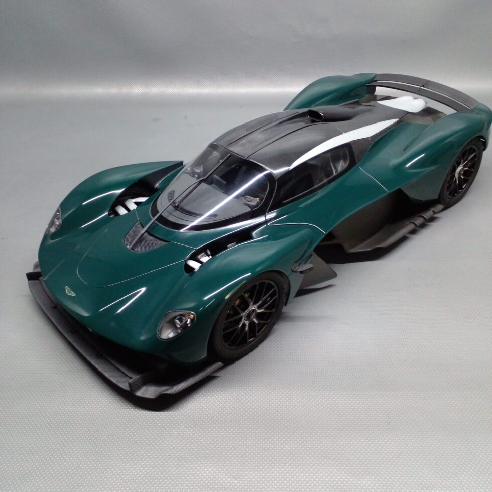 Aston Martin Valkyrie - Image 12
