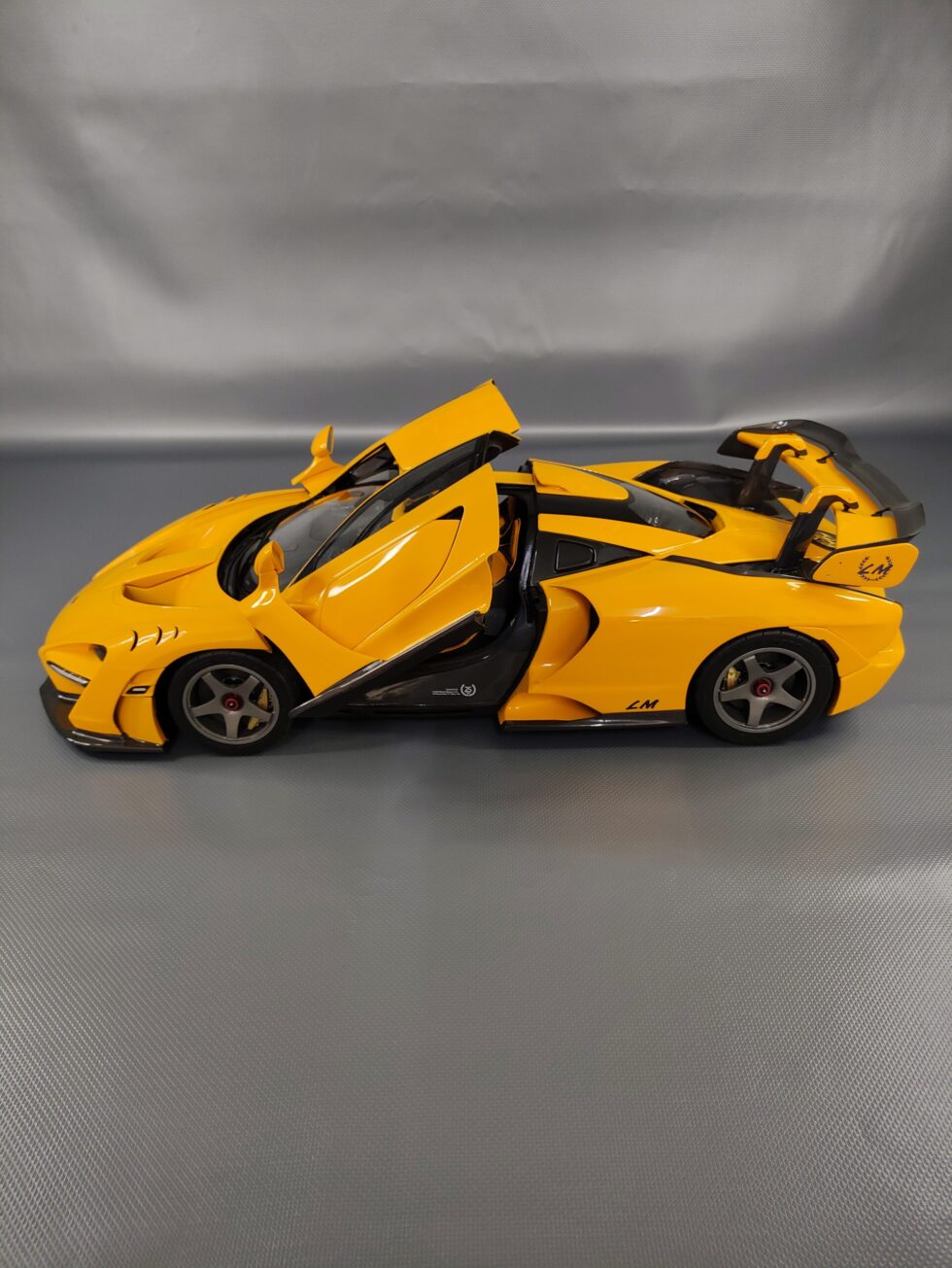 Mclaren LM Senna - Image 16
