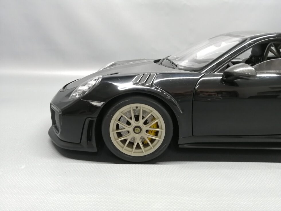 Porsche 911.2 GT2 RS - Image 4