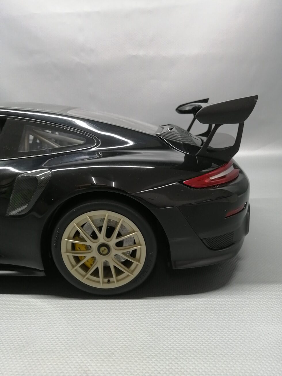 Porsche 911.2 GT2 RS - Image 2