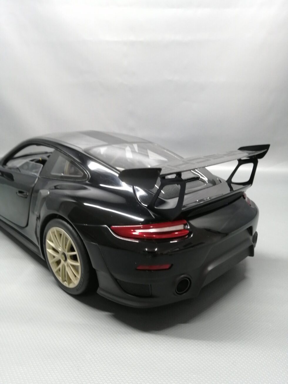Porsche 911.2 GT2 RS - Image 10