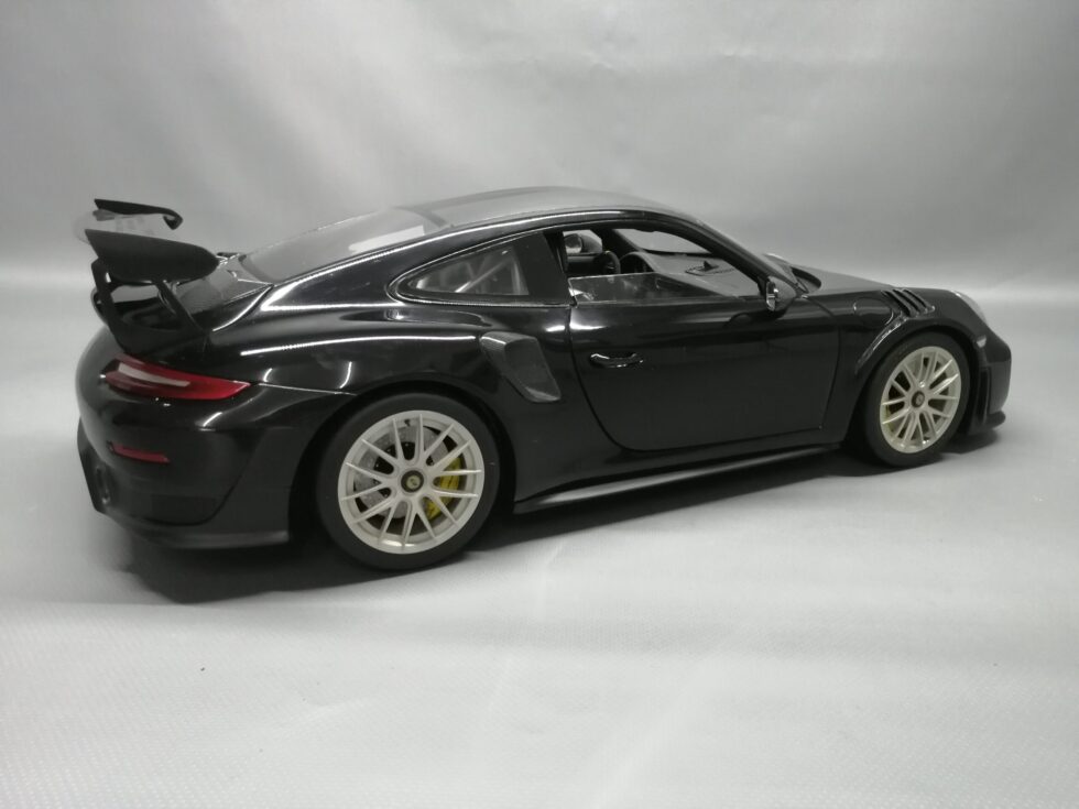 Porsche 911.2 GT2 RS - Image 8