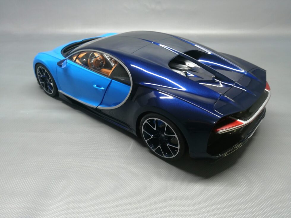 Bugatti Chiron - Image 18