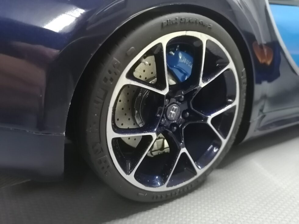 Bugatti Chiron - Image 19